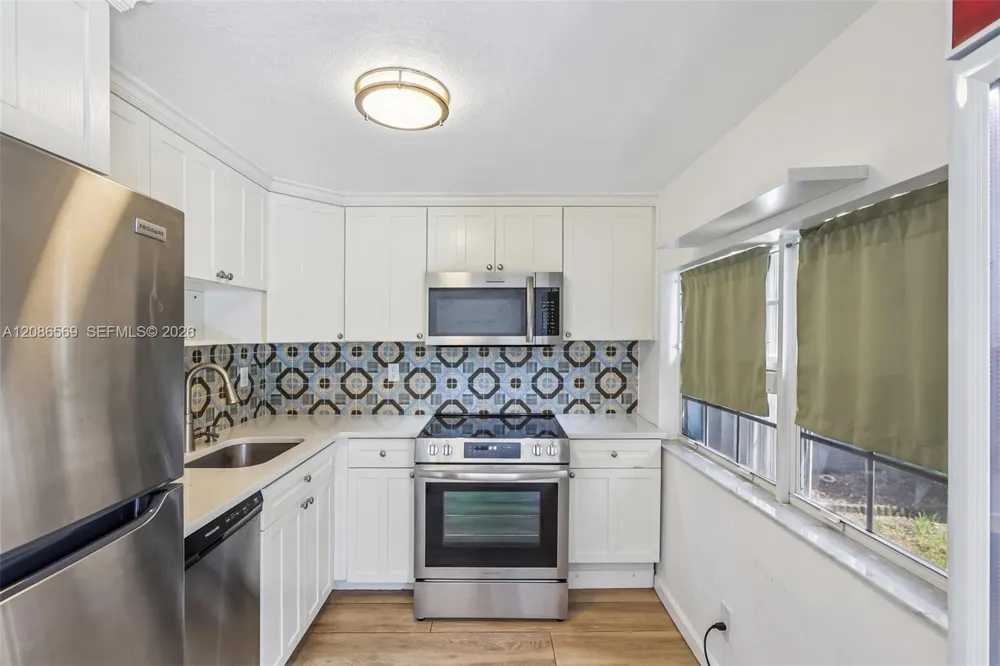 5364 NE 2nd Ave Oakland Park, FL 33334