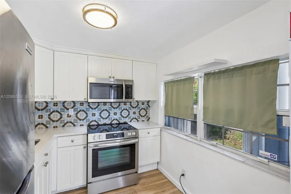 5364 NE 2nd Ave Oakland Park, FL 33334