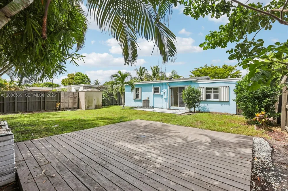5364 NE 2nd Ave Oakland Park, FL 33334