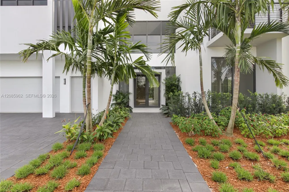16492 Botaniko Dr S Weston, FL 33326