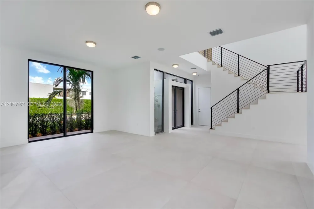16492 Botaniko Dr S Weston, FL 33326