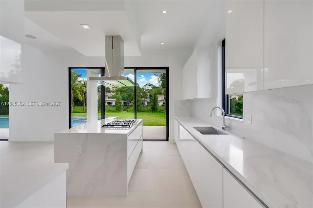16492 Botaniko Dr S Weston, FL 33326