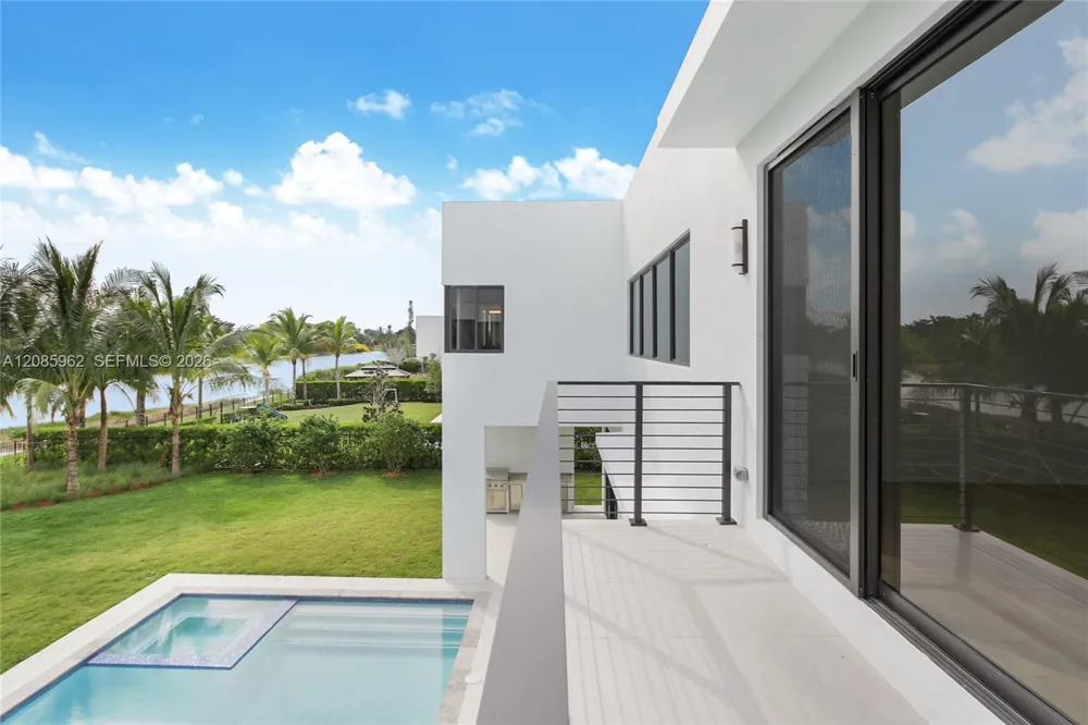16492 Botaniko Dr S Weston, FL 33326