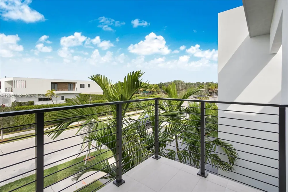 16492 Botaniko Dr S Weston, FL 33326