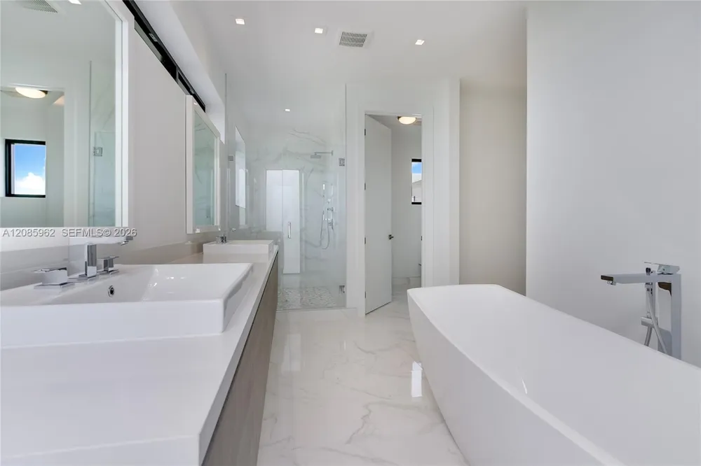16492 Botaniko Dr S Weston, FL 33326