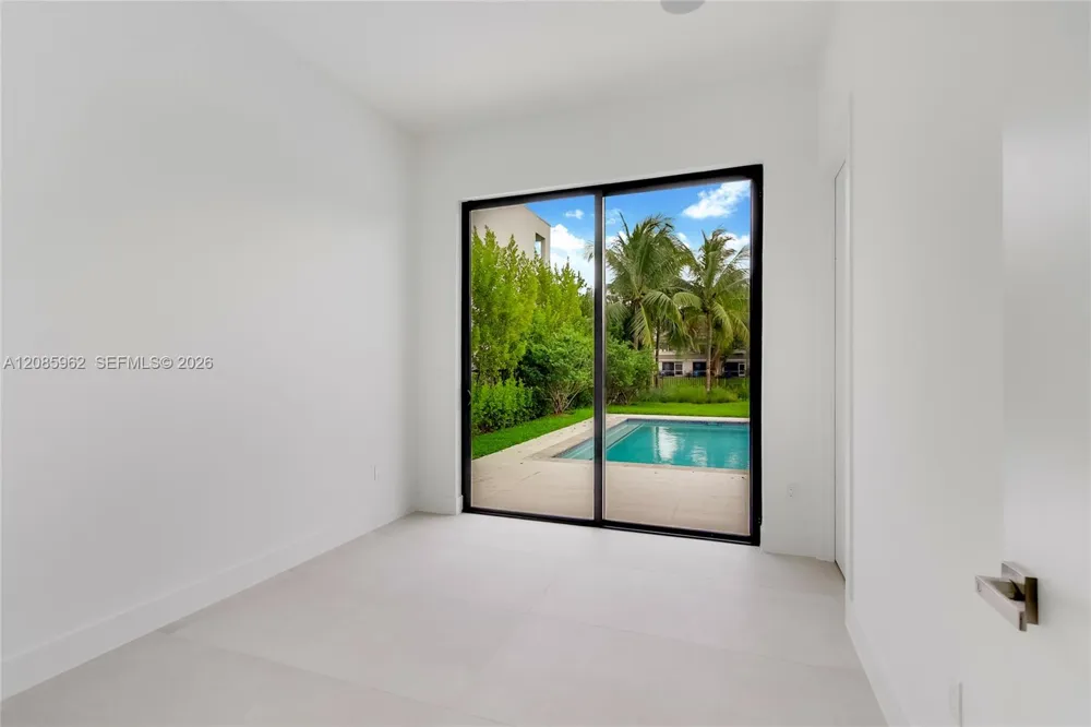 16492 Botaniko Dr S Weston, FL 33326