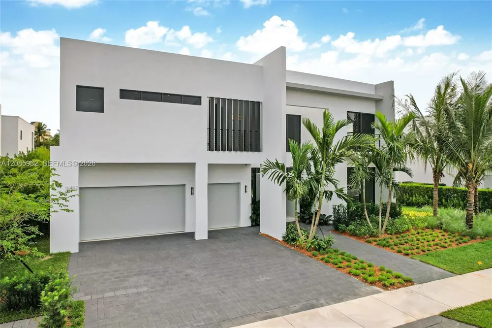 16492 Botaniko Dr S Weston, FL 33326