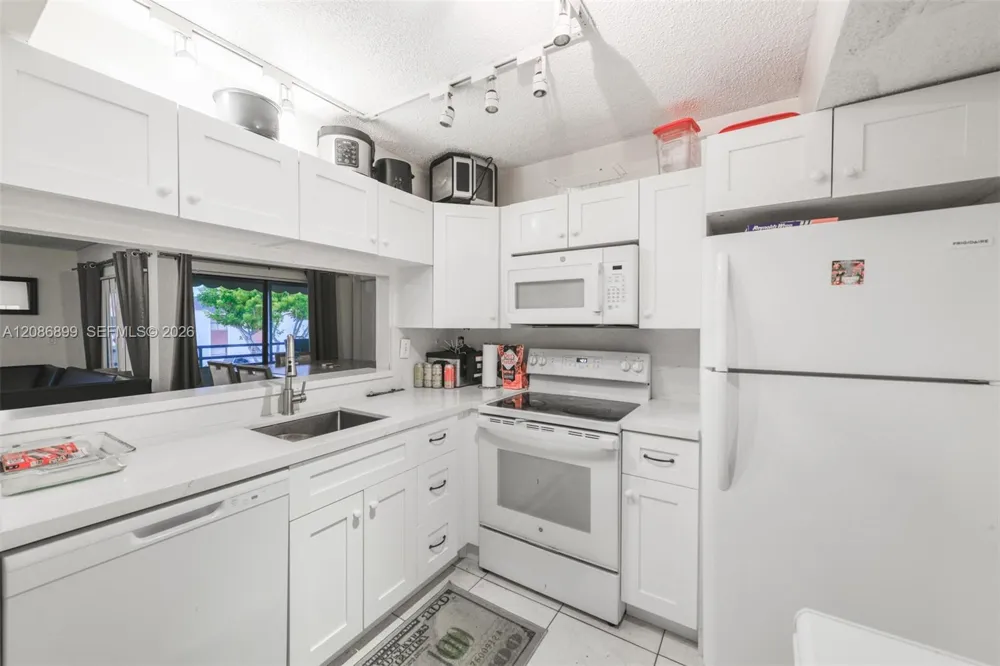 20220 NE 3rd Ct #2 Miami, FL 33179