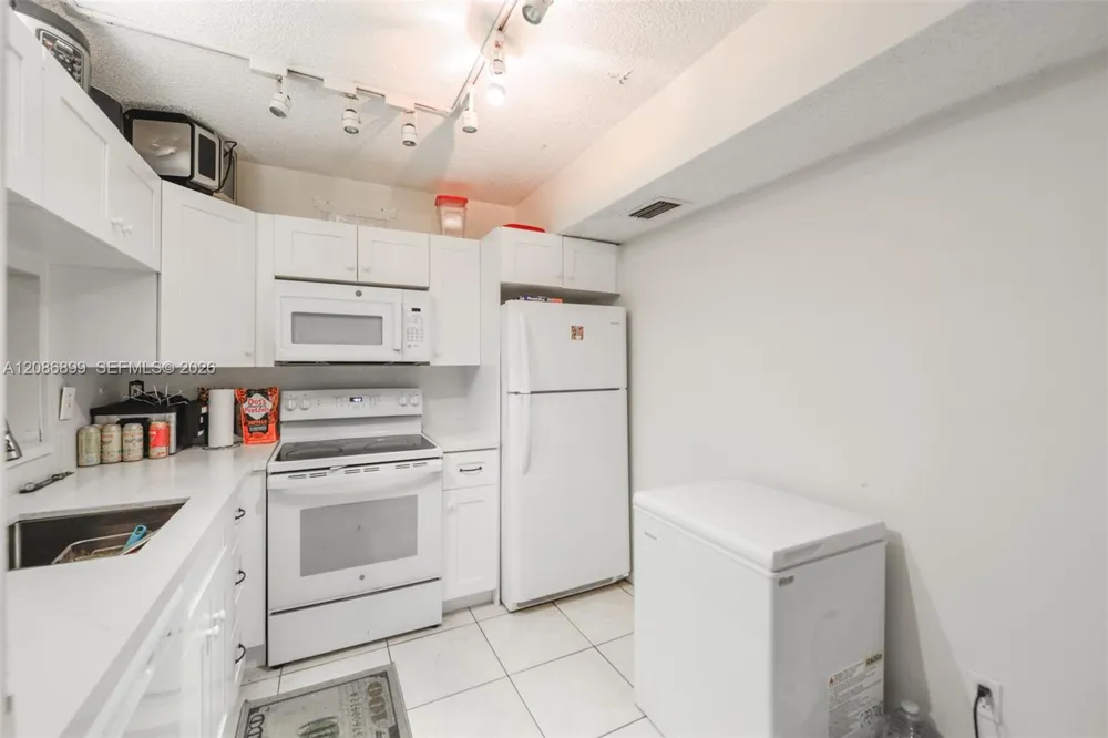 20220 NE 3rd Ct #2 Miami, FL 33179