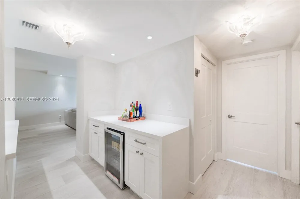 1950 S Ocean Dr #11H Hallandale Beach, FL 33009