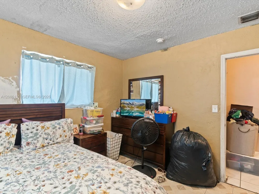 2118 NW 47th St Miami, FL 33142