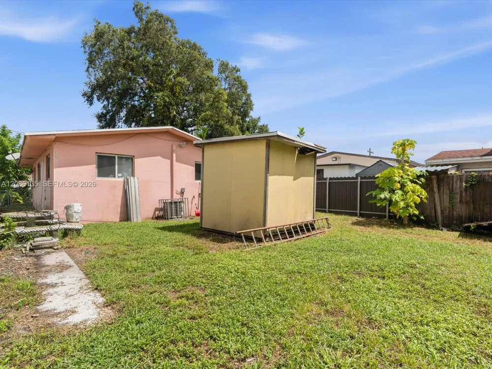 2118 NW 47th St Miami, FL 33142