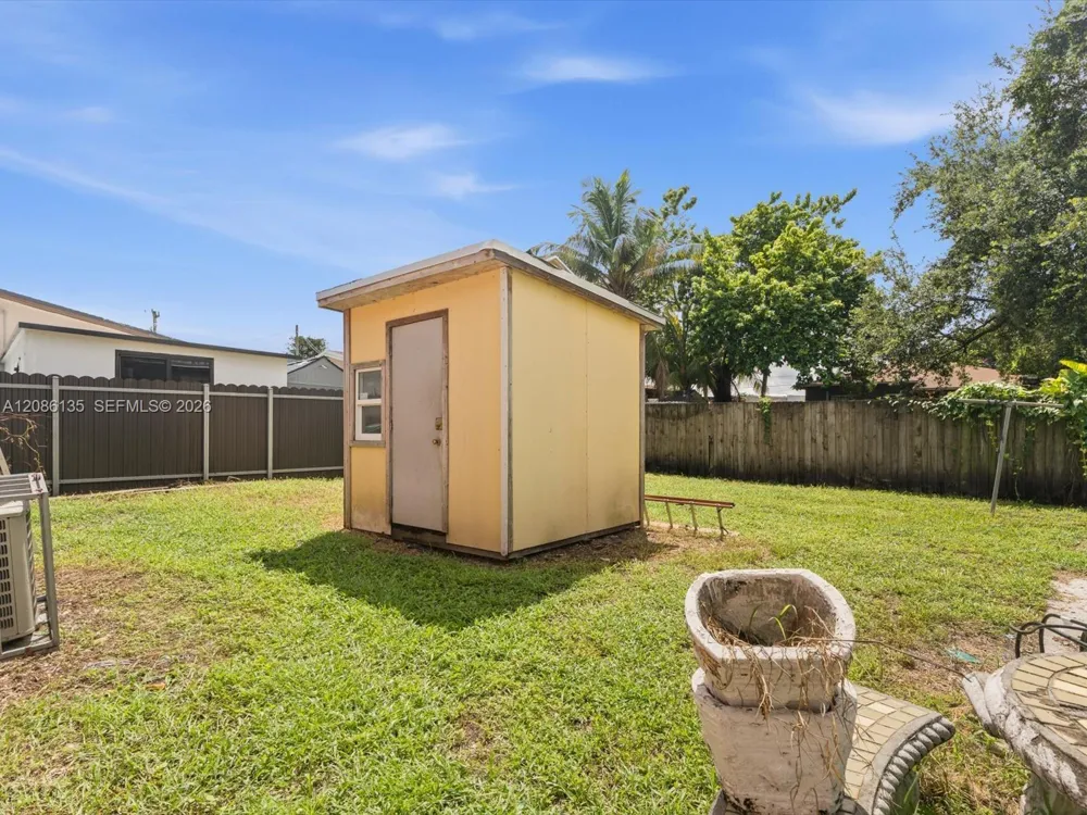 2118 NW 47th St Miami, FL 33142