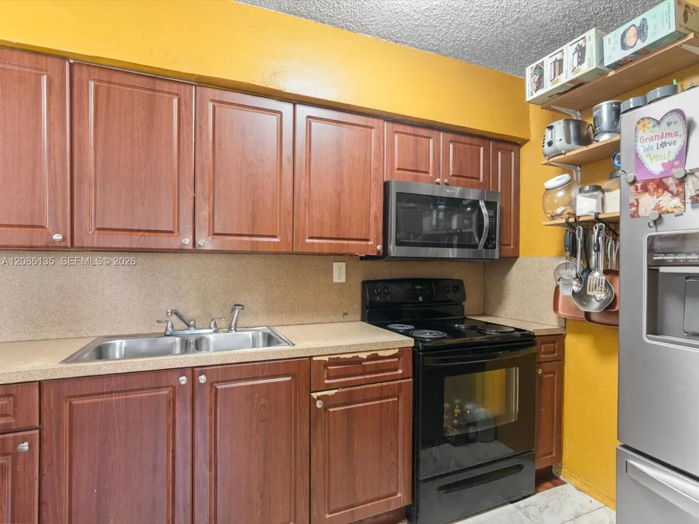 2118 NW 47th St Miami, FL 33142