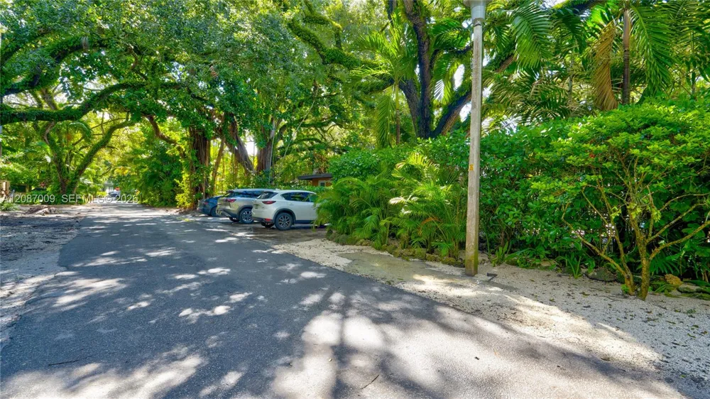 4080 Lybyer Ave Miami, FL 33133