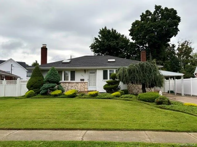 392 Coleridge Street Levittown, NY 11756
