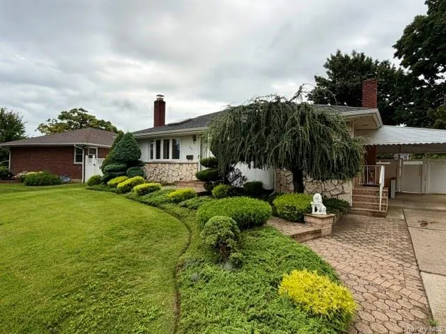 392 Coleridge Street Levittown, NY 11756