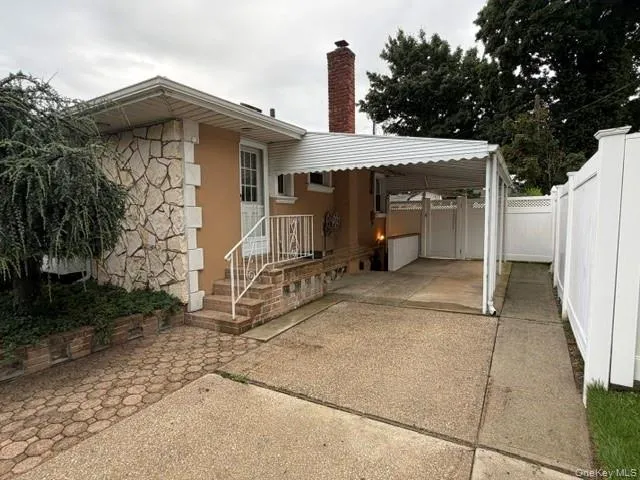 392 Coleridge Street Levittown, NY 11756