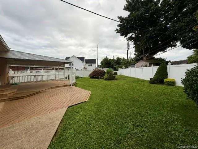 392 Coleridge Street Levittown, NY 11756