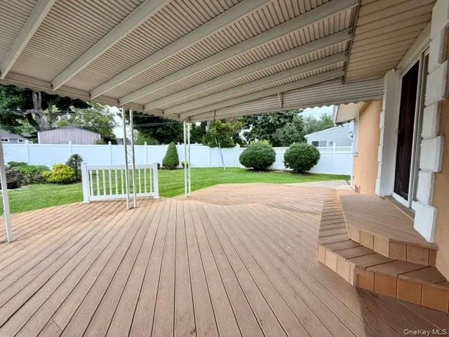 392 Coleridge Street Levittown, NY 11756