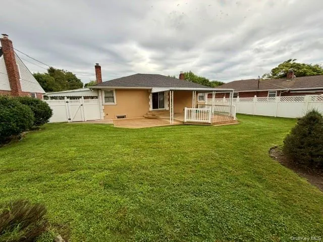 392 Coleridge Street Levittown, NY 11756