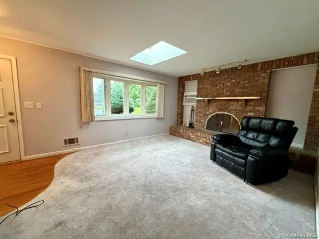 392 Coleridge Street Levittown, NY 11756