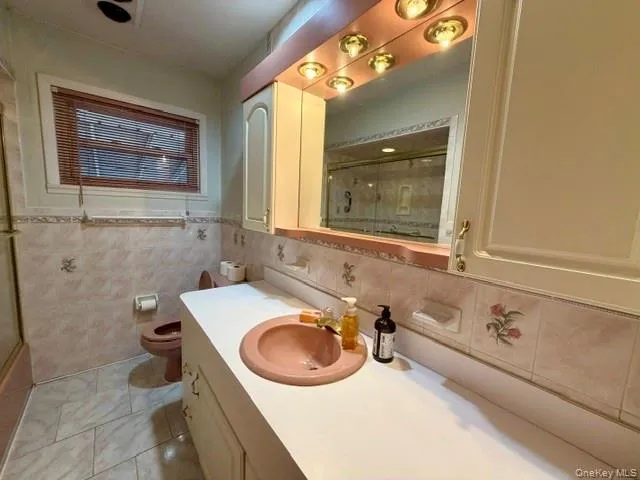 392 Coleridge Street Levittown, NY 11756