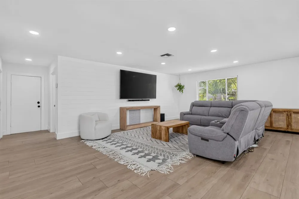 617 Heron Drive Delray Beach, FL 33444