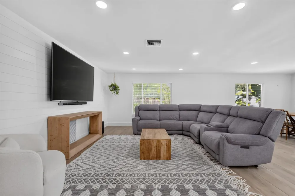 617 Heron Drive Delray Beach, FL 33444