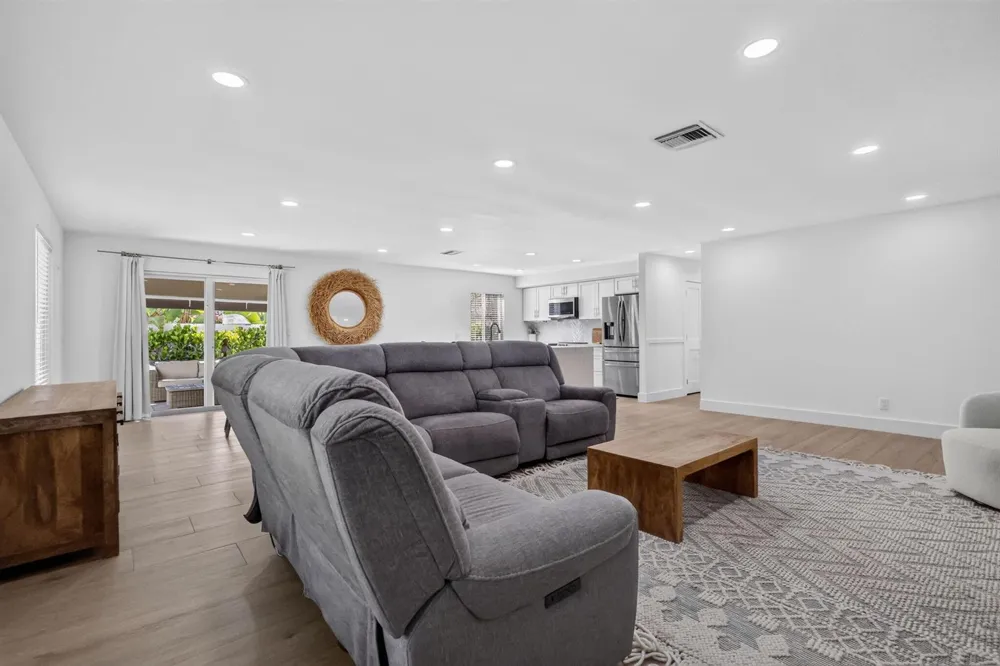 617 Heron Drive Delray Beach, FL 33444