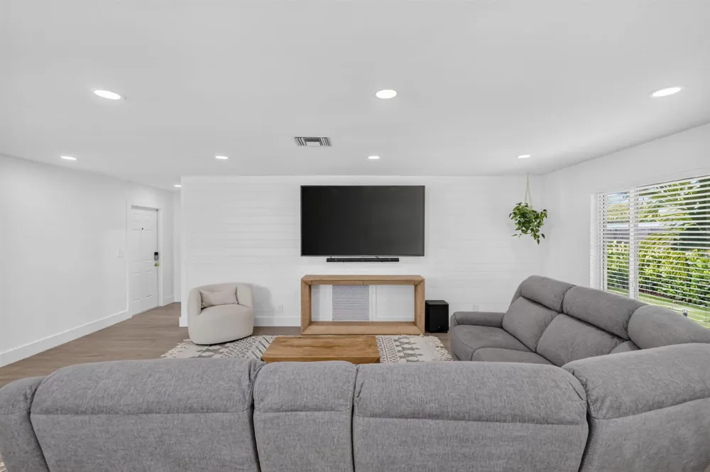 617 Heron Drive Delray Beach, FL 33444