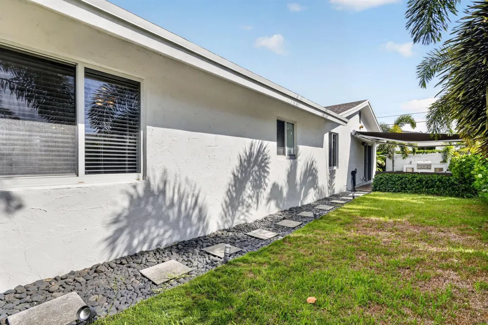 617 Heron Drive Delray Beach, FL 33444