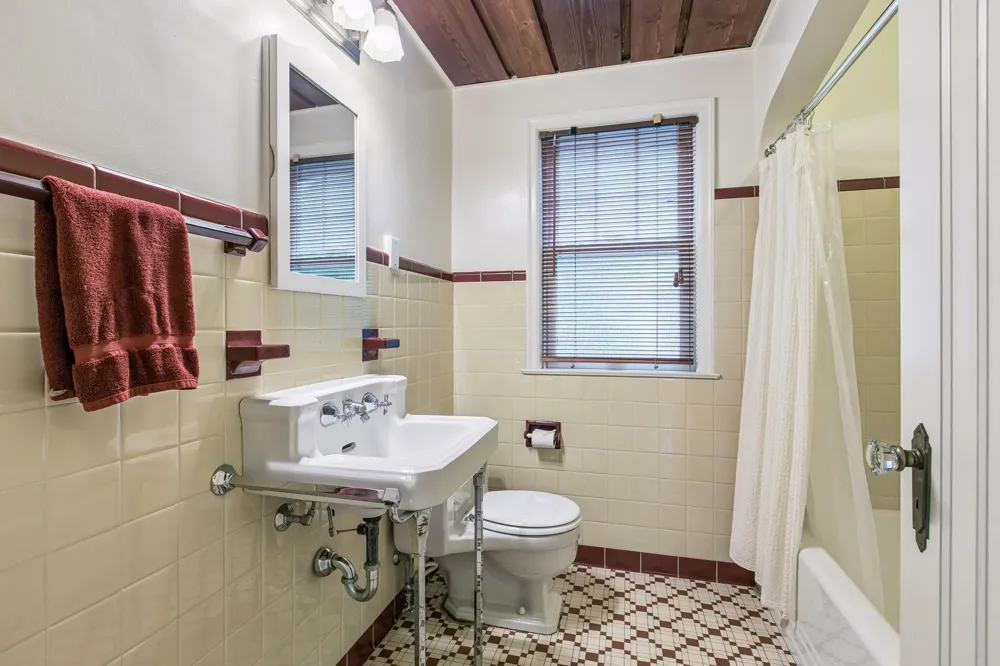 1020 Hoyt Avenue W Saint Paul, MN 55117