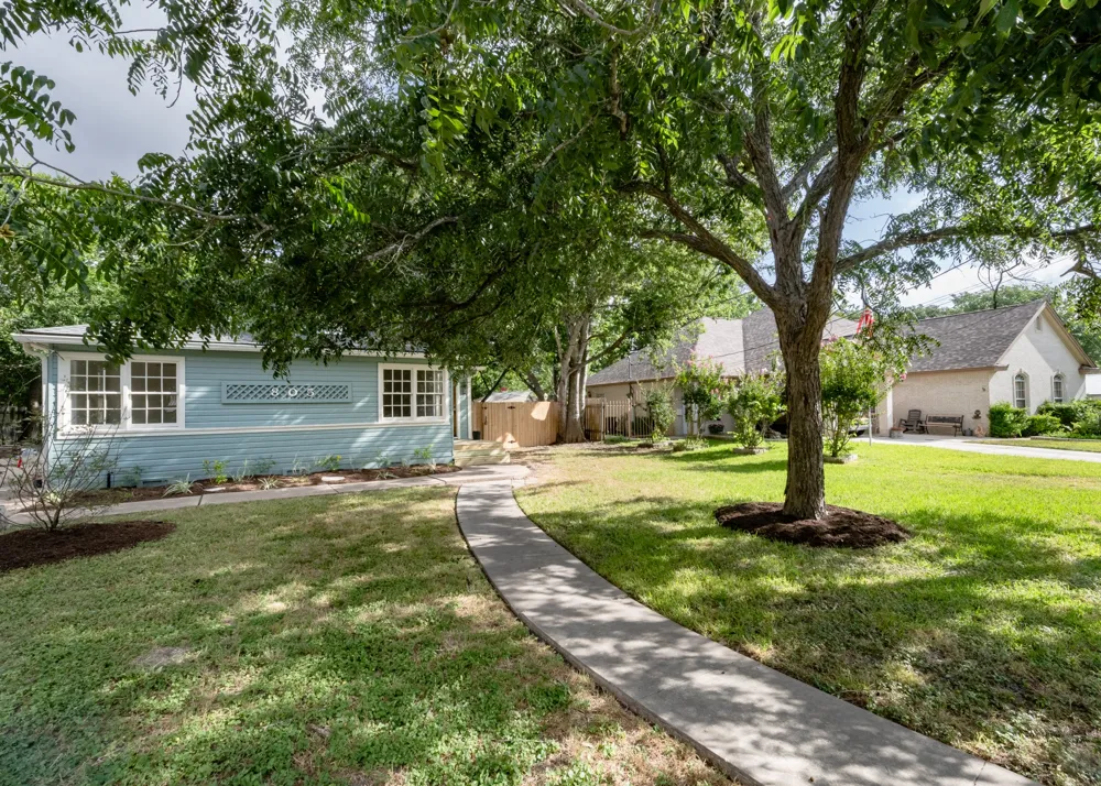 805 Maple Street Lockhart, TX 78644