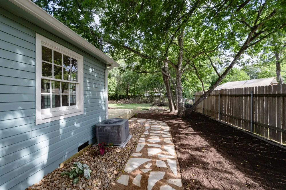 805 Maple Street Lockhart, TX 78644