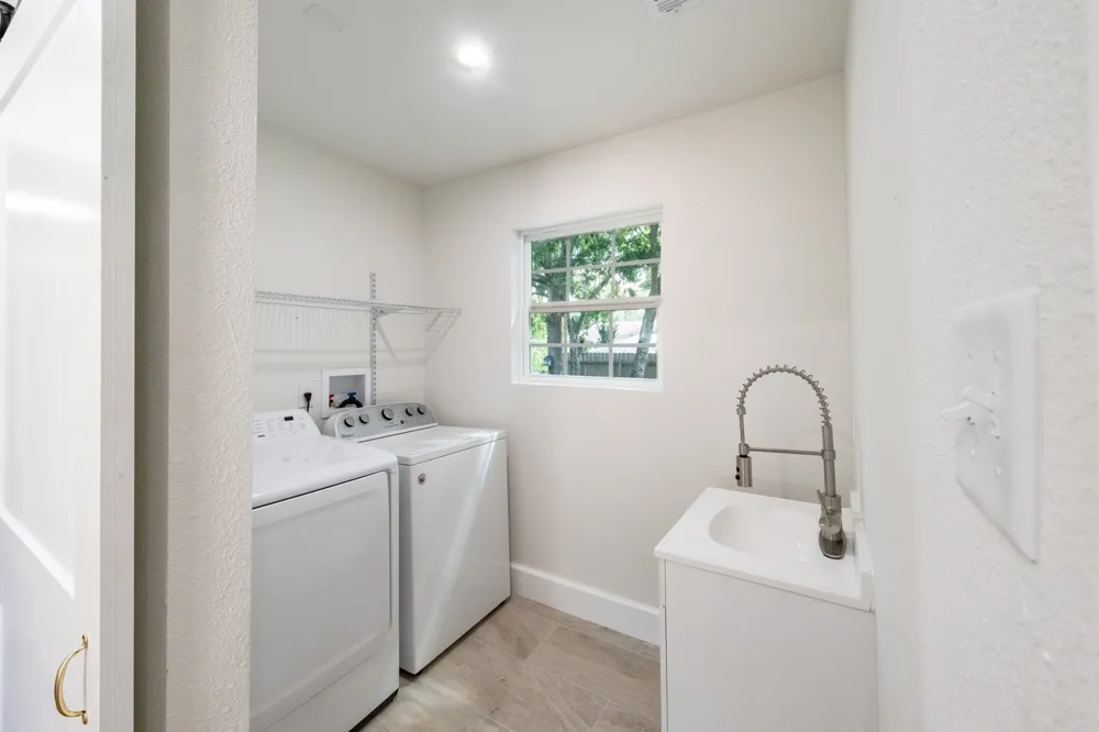 805 Maple Street Lockhart, TX 78644