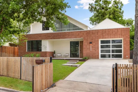 2604 Little John Lane