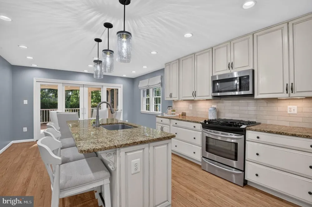 9818 ROSENSTEEL Silver Spring, MD 20910