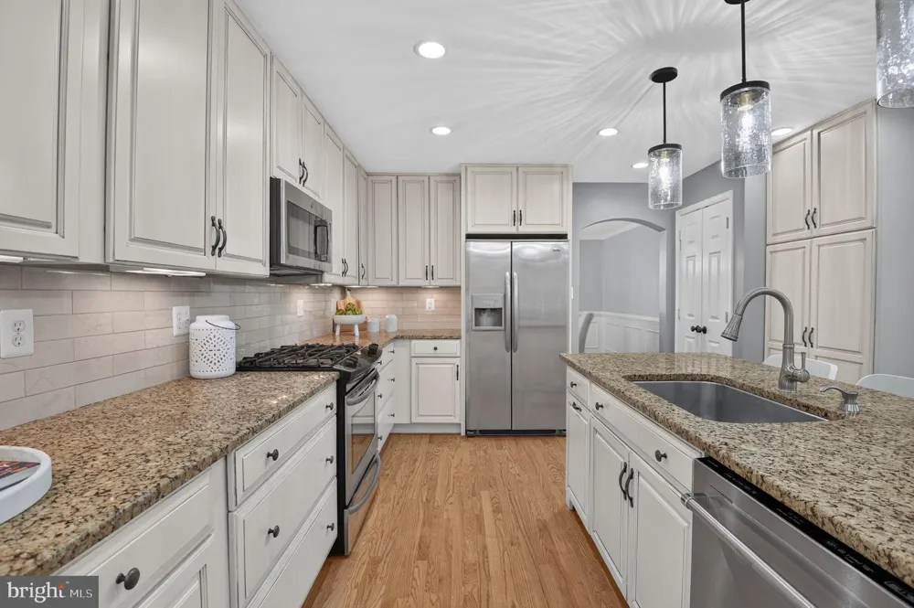 9818 ROSENSTEEL Silver Spring, MD 20910