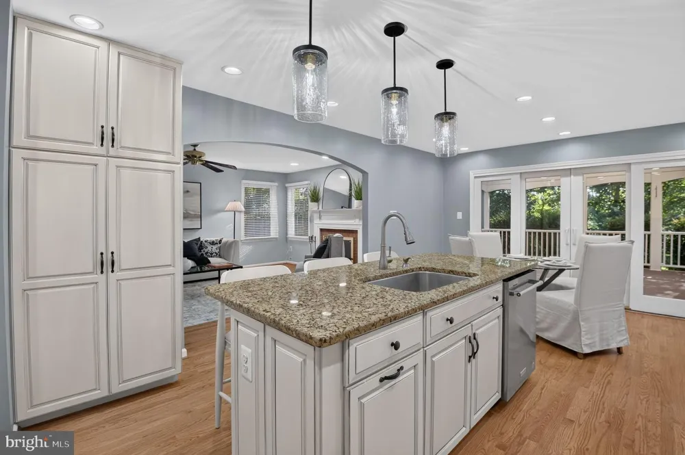 9818 ROSENSTEEL Silver Spring, MD 20910