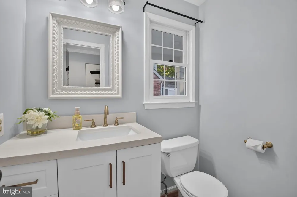 9818 ROSENSTEEL Silver Spring, MD 20910