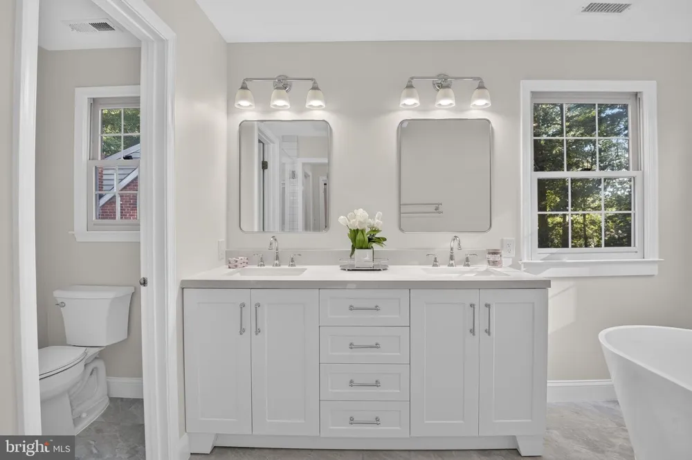 9818 ROSENSTEEL Silver Spring, MD 20910