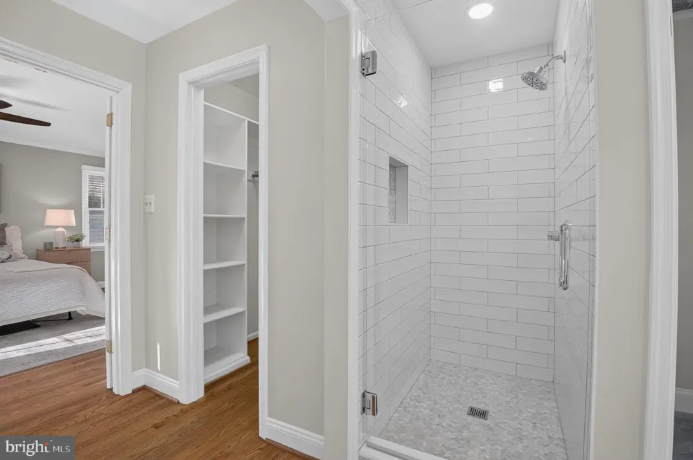 9818 ROSENSTEEL Silver Spring, MD 20910