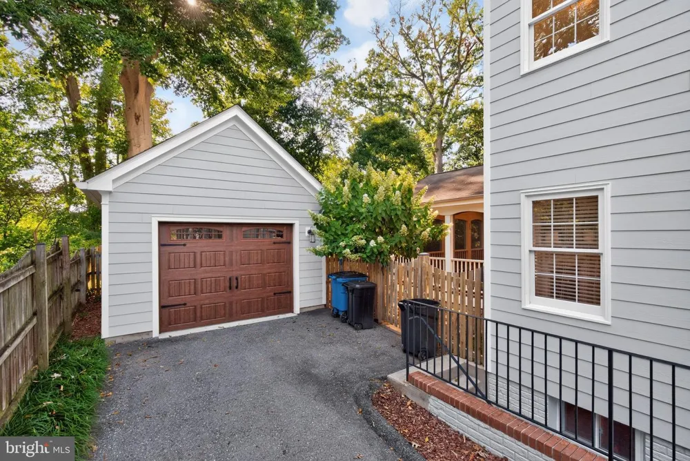 9818 ROSENSTEEL Silver Spring, MD 20910