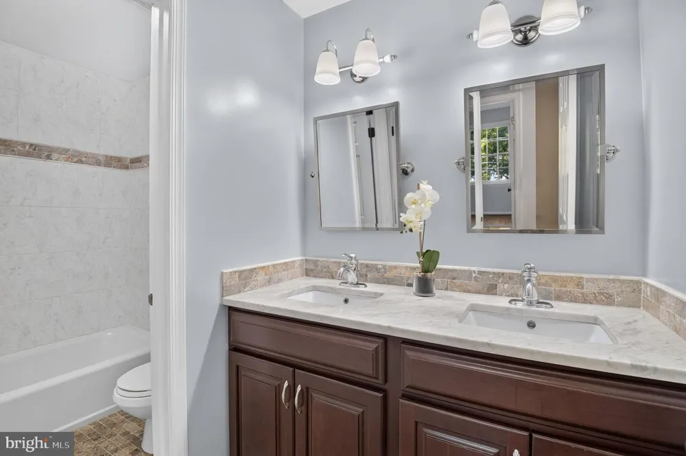 9818 ROSENSTEEL Silver Spring, MD 20910
