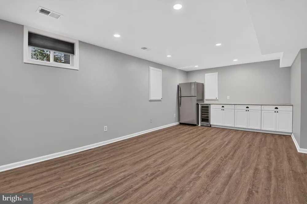 9818 ROSENSTEEL Silver Spring, MD 20910