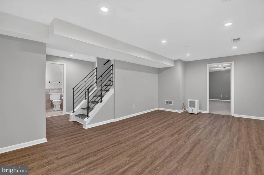 9818 ROSENSTEEL Silver Spring, MD 20910