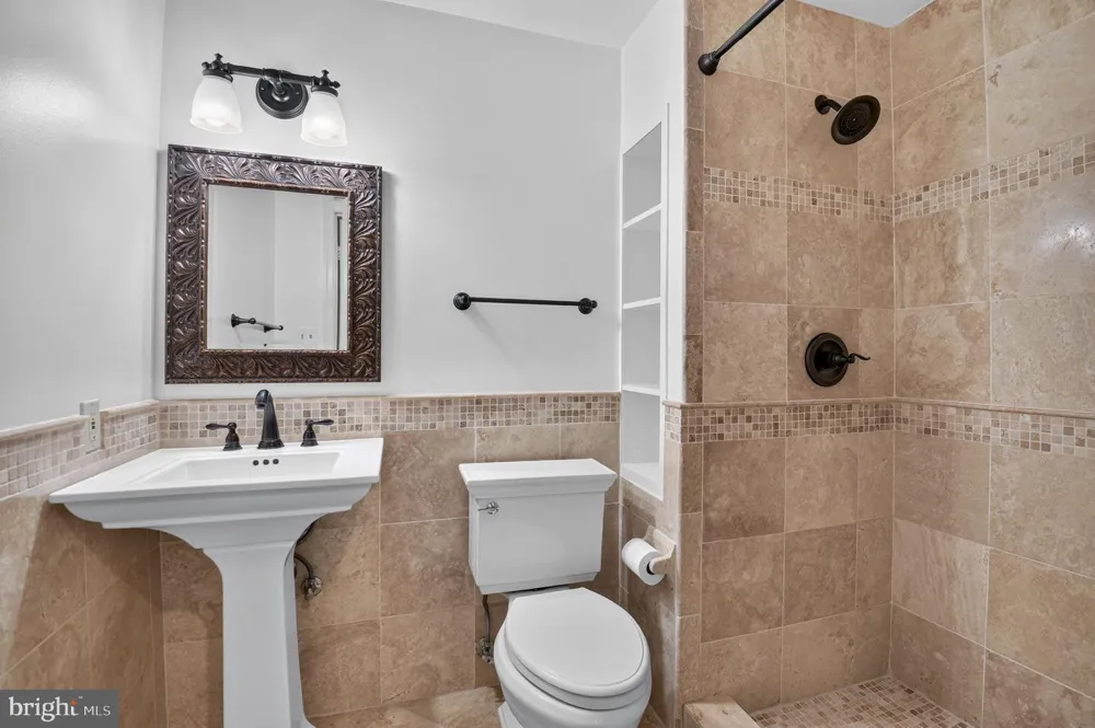 9818 ROSENSTEEL Silver Spring, MD 20910