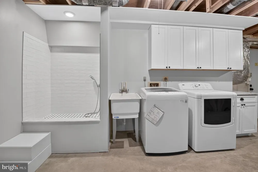 9818 ROSENSTEEL Silver Spring, MD 20910