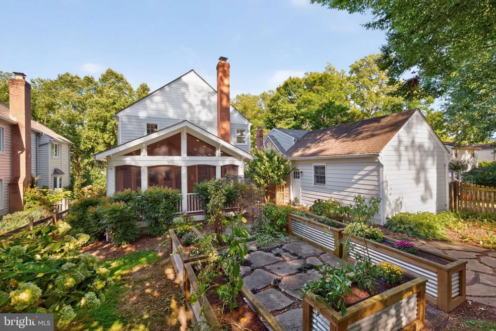 9818 ROSENSTEEL Silver Spring, MD 20910